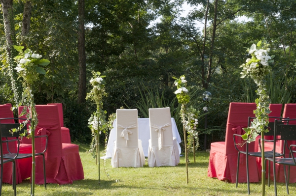 Hussen für Stühle bei einer Hochzeit